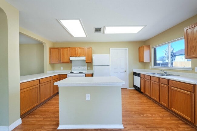 Building Photo - 7528 Cats-Eye Ln