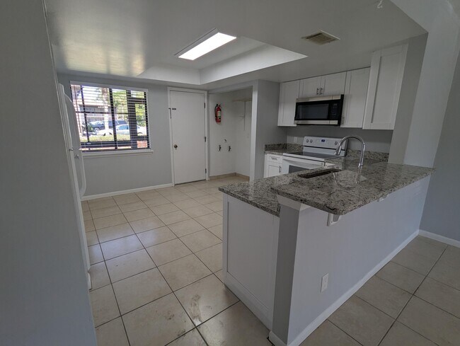 Building Photo - 1515 Huntington Ln