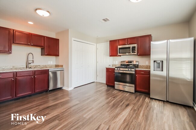 Foto del edificio - 6302 Mountain Pines Ln