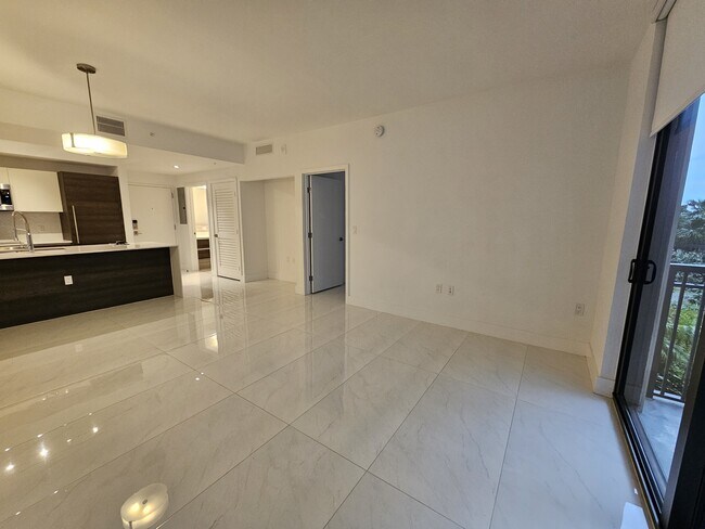 Foto del edificio - 301 Altara Ave