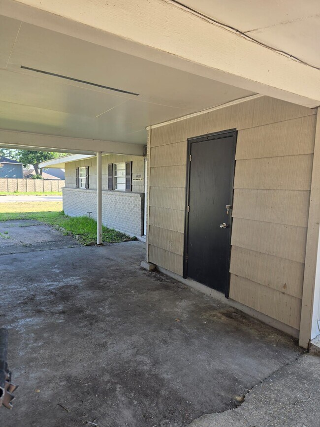 Building Photo - 11022 Old Hammond Hwy