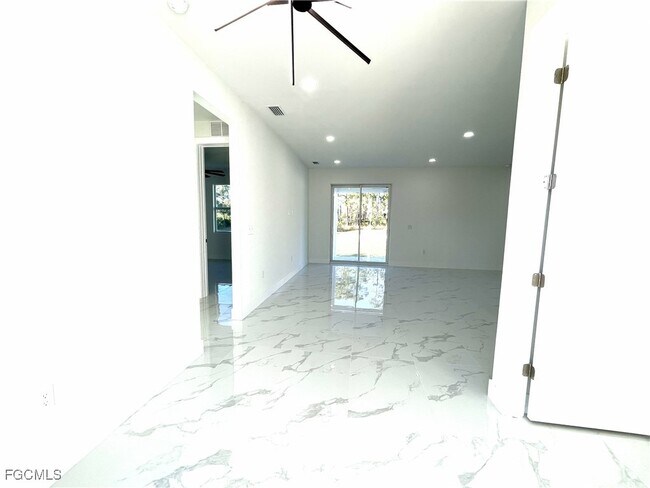 Foto del edificio - 1901 East 13th Street