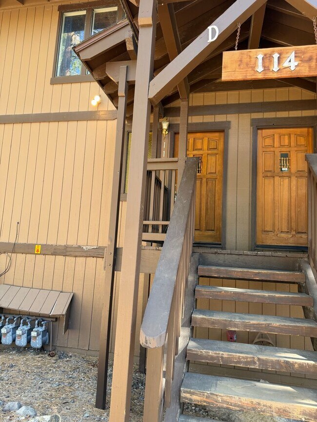 Building Photo - Tri-Level Lake Village Condo with Upgrades