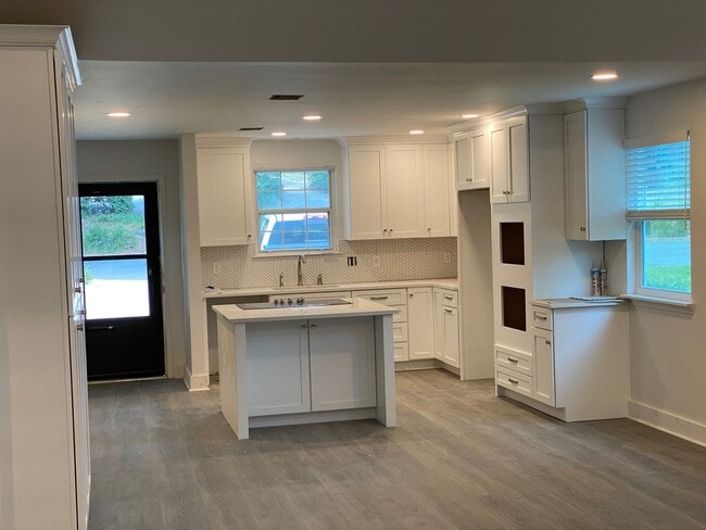 Photo - 1515 Grape St House