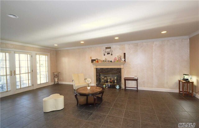 Foto del edificio - 16 Hilltop Dr E