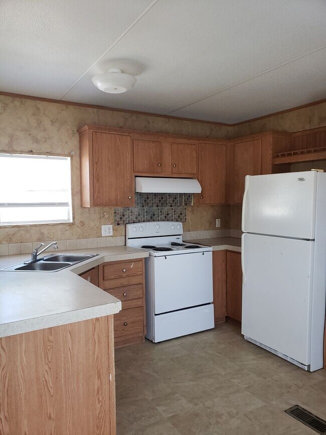 Building Photo - Two-Bedroom Home in Winter Haven