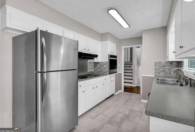 Building Photo - 474 Royal Oaks Terrace SW