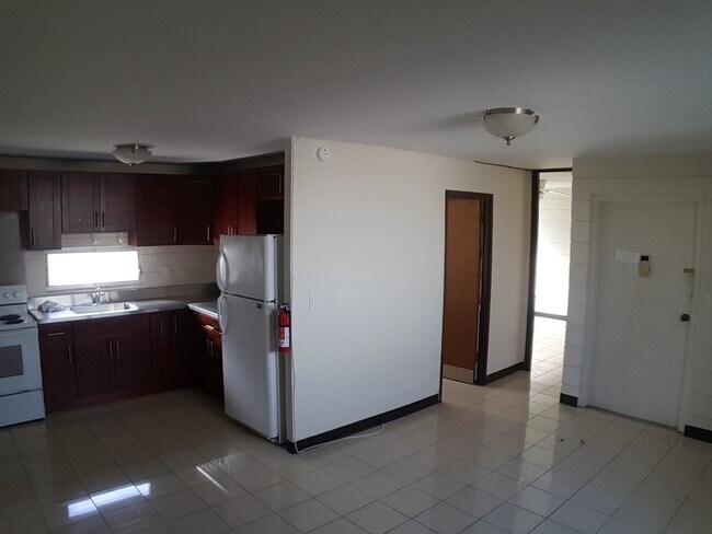 Building Photo - McCully/Moiliili - A 1 bedroom 1 bathroom ...