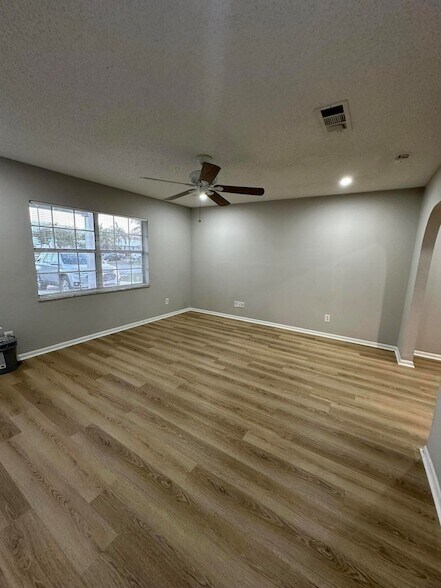 Foto del edificio - 965 SE Caravan Ave