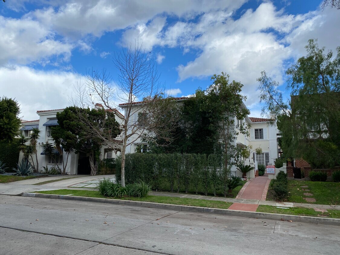 1058 S Ogden Dr Unit Townhouse, Los Angeles, CA 90019 Apartments in