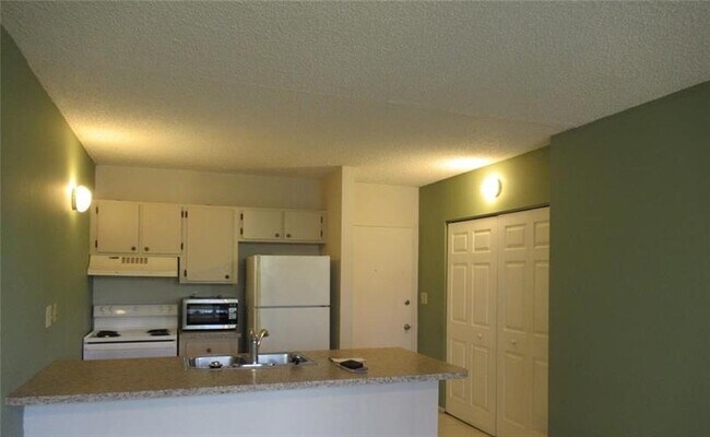 Foto del edificio - 2401 Riverside Dr