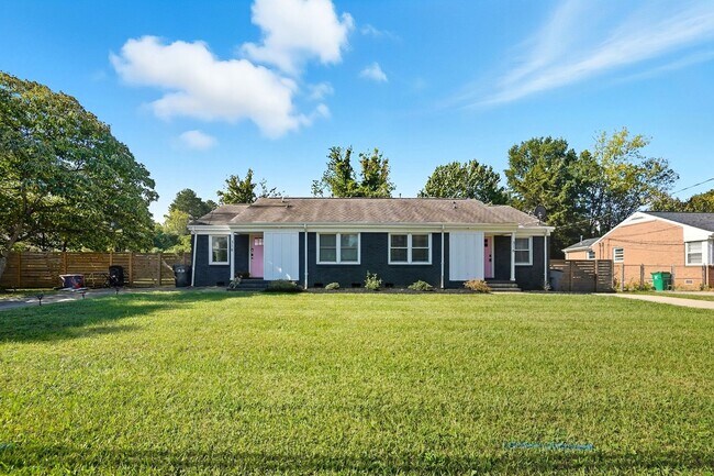 Photo - Beautifully Renovated 3-Bedroom with Fence... House