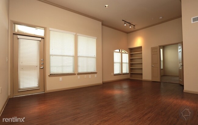 Building Photo - 1 br, 1 bath Flat - 5340 W Grand Pkwy S 801sf