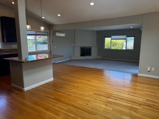 Foto del edificio - 5290 Waring Rd