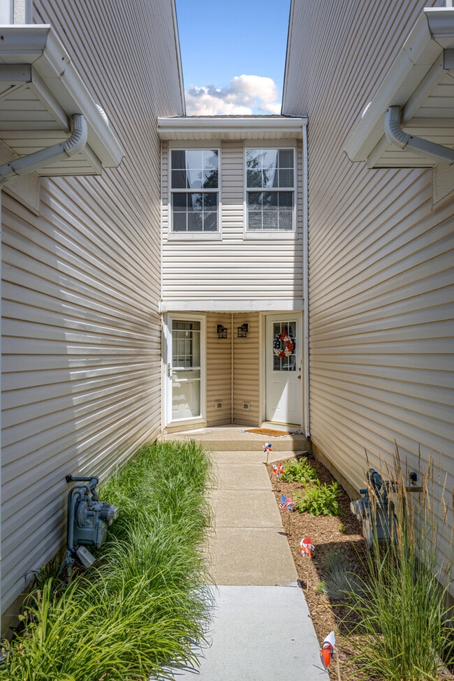 Foto del edificio - 2479 Stoughton Cir
