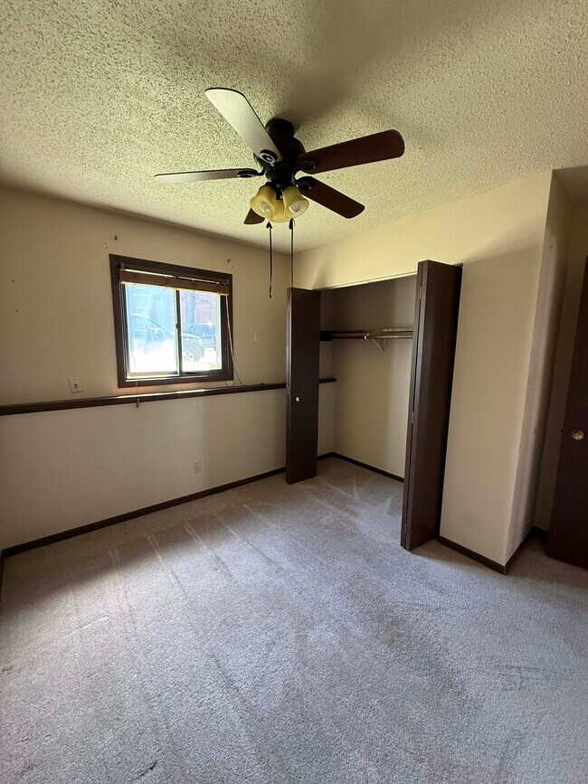 Dormitorio 2 - 203 S 6th St