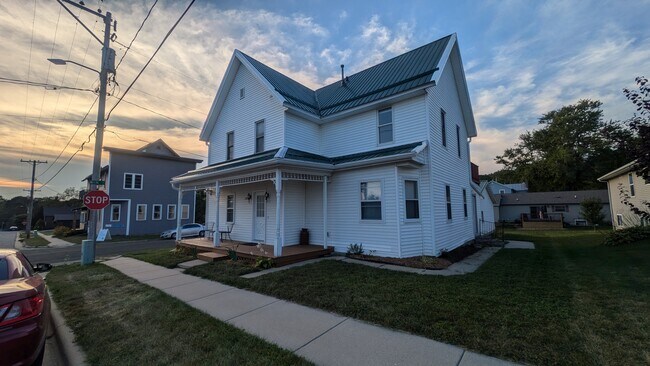 Building Photo - 10988 Ridge St