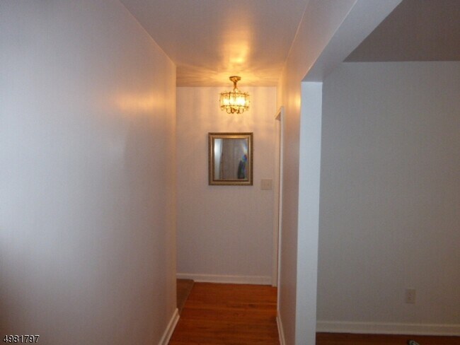 Building Photo - 39B Troy Dr