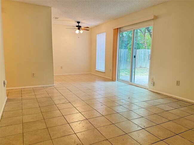 Foto del edificio - 10613 Golden Quail Dr