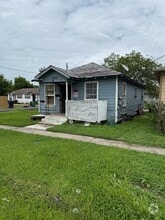 Building Photo - 2238 Hutton St