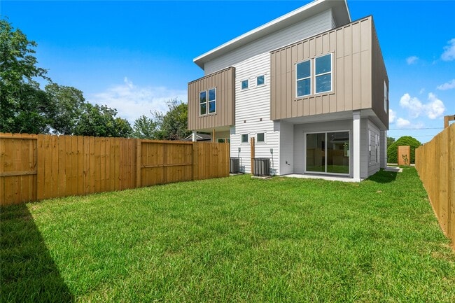 Foto del edificio - 8022 Colonial Ln