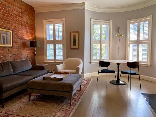 Building Photo - 66 Clarendon St