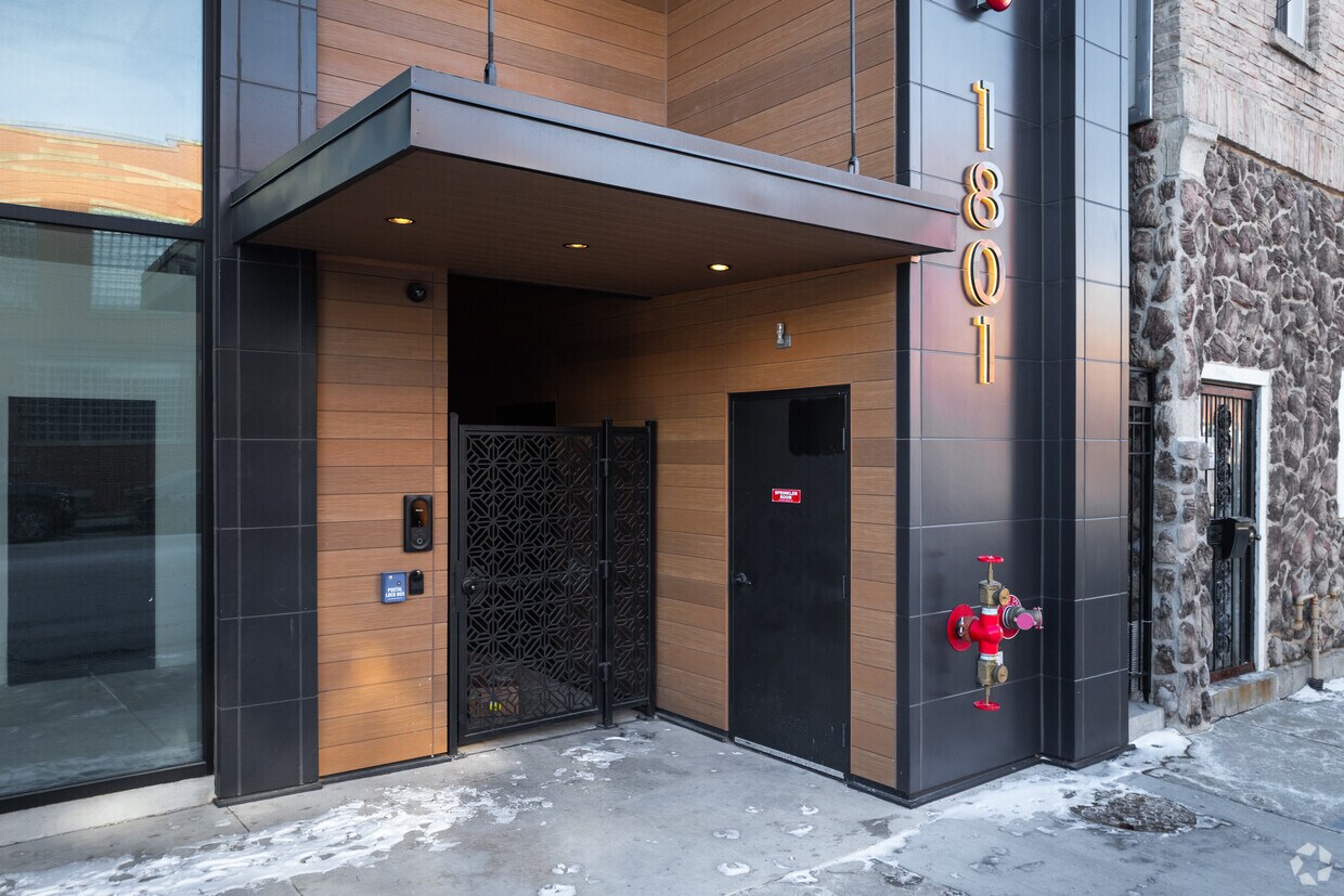 Foto del edificio - 1801 West Grand