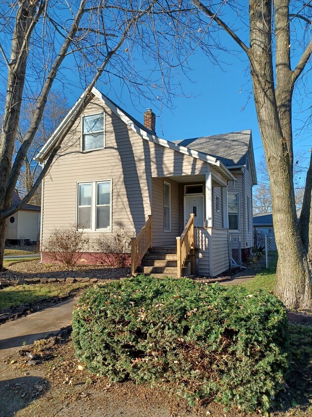 Primary Photo - 815 W Oakland Ave