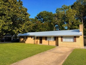 Building Photo - 208 Hospital Dr