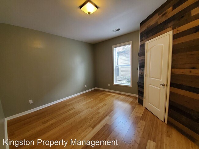 Foto del edificio - 3 br, 2 bath House - 553 Pemberton St.