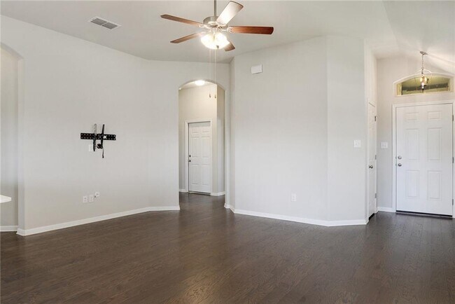 Building Photo - 1008 Goldilocks Ln