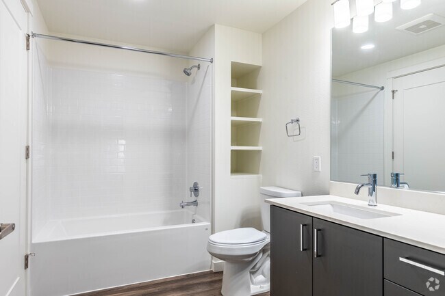 2BR, 2BA - 947SF - The Quarry