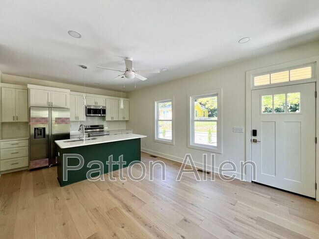 Building Photo - 10 Deaver Park Cir