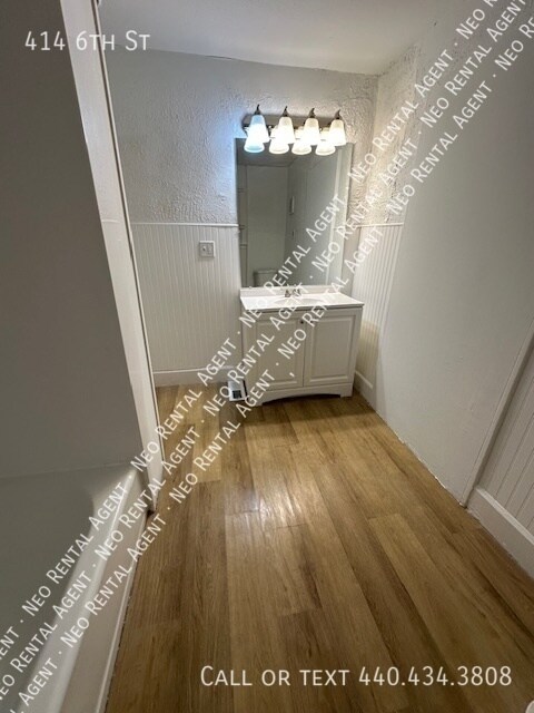 Foto del edificio - 414 W 6th St