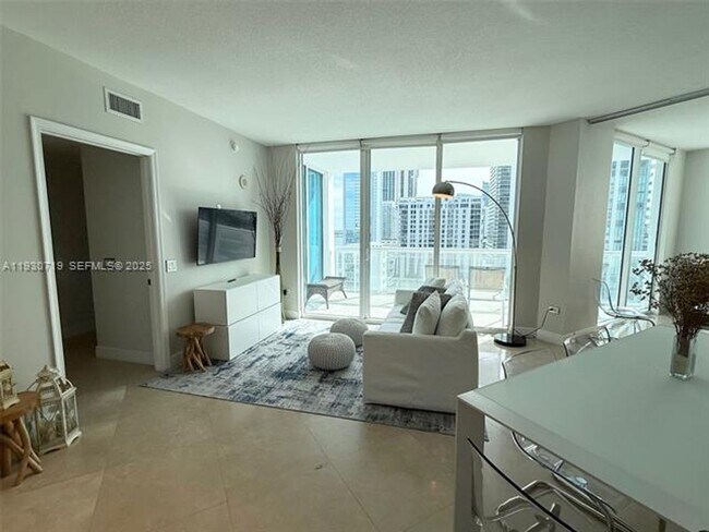 Foto del edificio - 480 NE 30th St