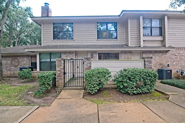 Foto del edificio - 2711 Grants Lake Blvd