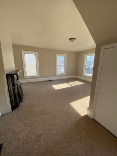 Foto del edificio - 630 E Pleasant St