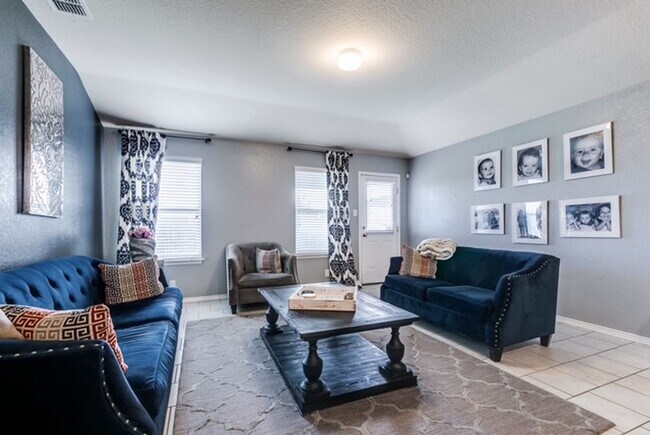 Foto del edificio - Beautiful 5-Bedroom Home in Valley Ranch –...