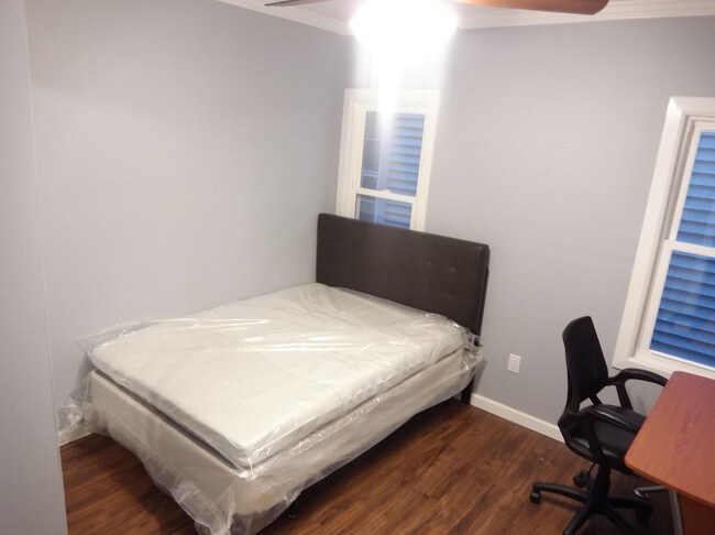 Foto del edificio - 304 Maple St