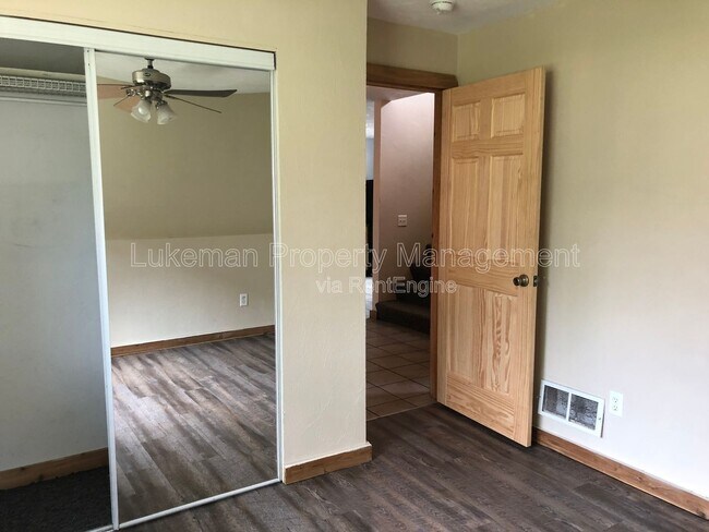 Foto del edificio - 1126-1128 Greenwood Ave