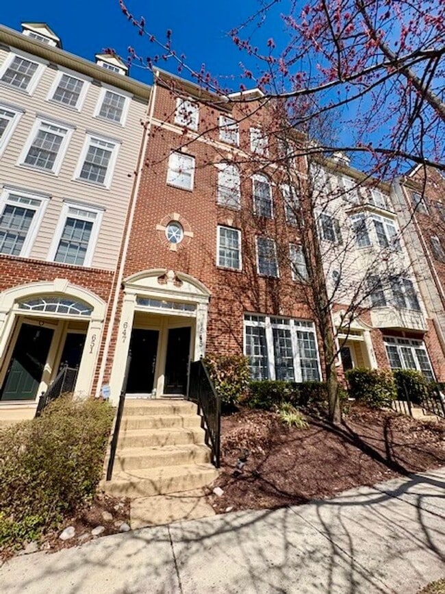 Building Photo - 645 Whetstone Glen St