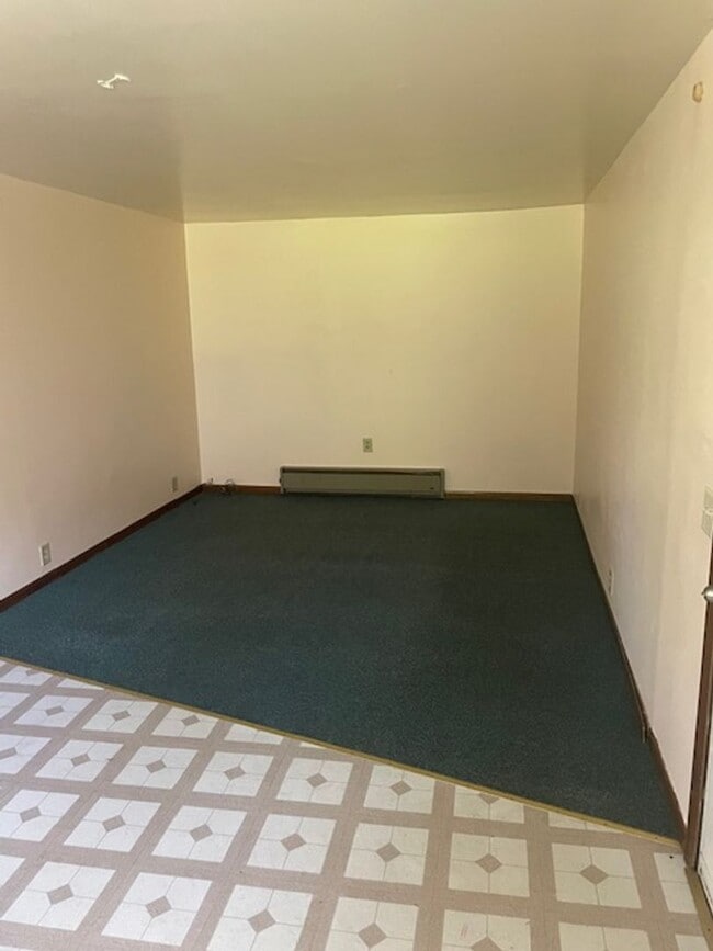 Building Photo - 916 S 6th St