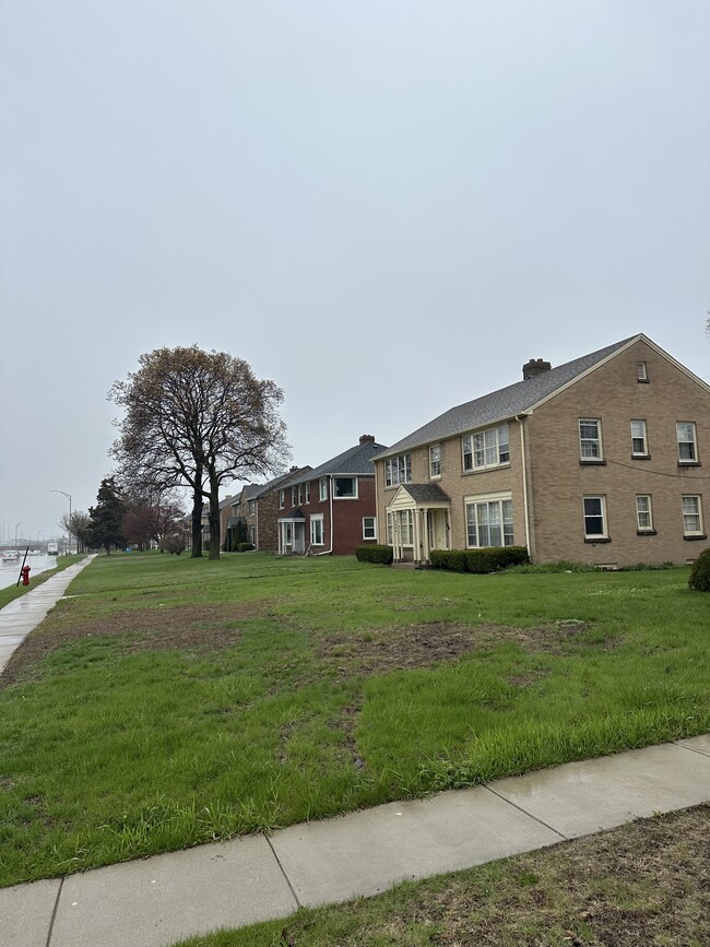 Foto del edificio - 4838 N Port Washington Rd