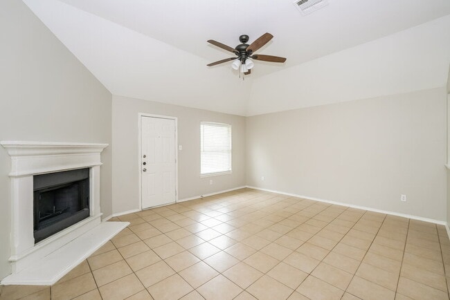 Building Photo - 908 Lindstrom Dr
