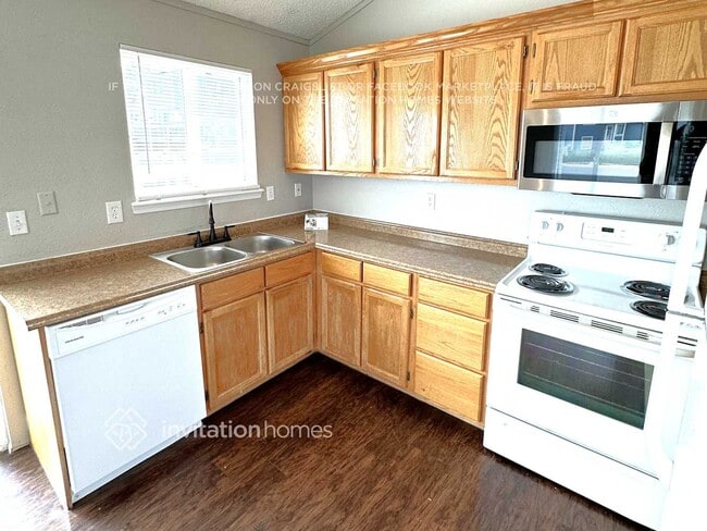 Foto del edificio - 17468 E Whitaker Dr