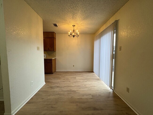 Foto del edificio - 3001 Lake Rd