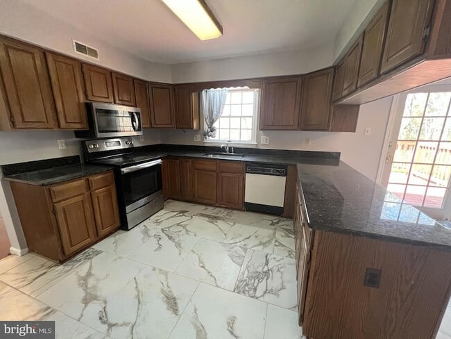 Building Photo - 6910 Raven Ln