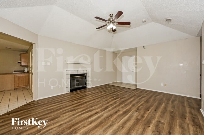 Foto del edificio - 606 Plainview Dr
