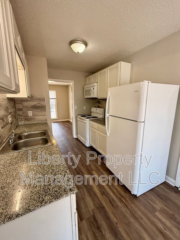 Foto del edificio - 6512 Sudbury Dr