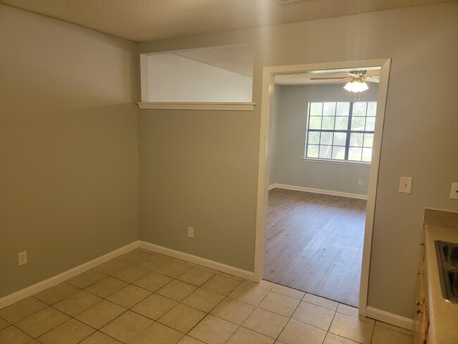 Building Photo - Fantastic location! This end unit offers the perfect blend of convenience and accessibility.